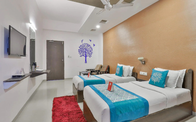 OYO Flagship 711 Hotel Crystal