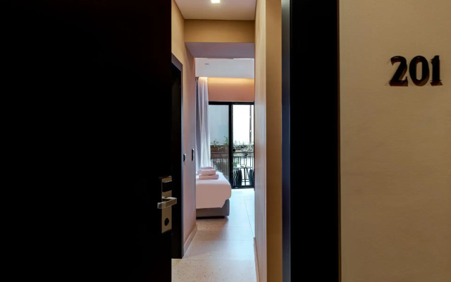 Clyde Athens by Nin&Bau