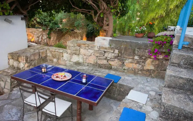 Cecilias Courtyard