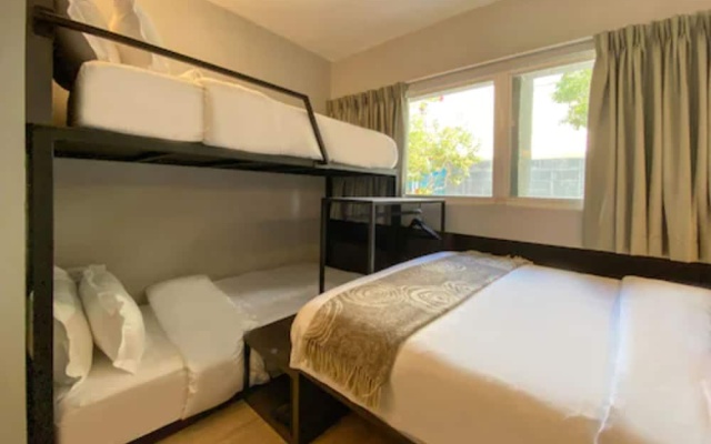 ST Signature Bugis Beach, SHORT OVERNIGHT, 12 hours: check in 7PM or 9PM – Guest Rooms – Singapore