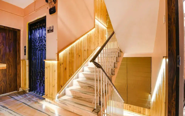 Fabhotel The Golden Orchid