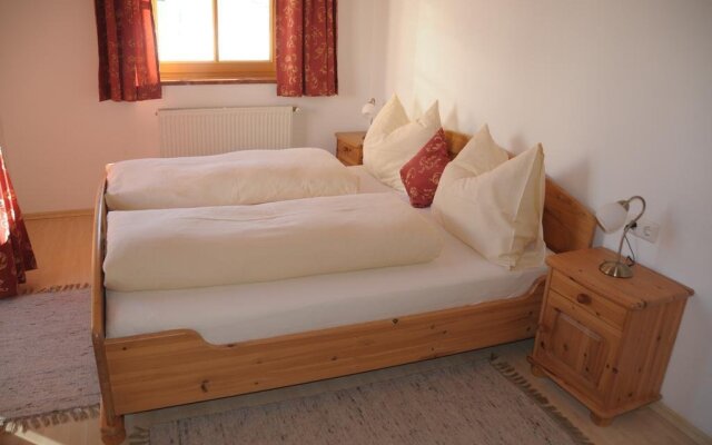 Almchalet Alpenflora