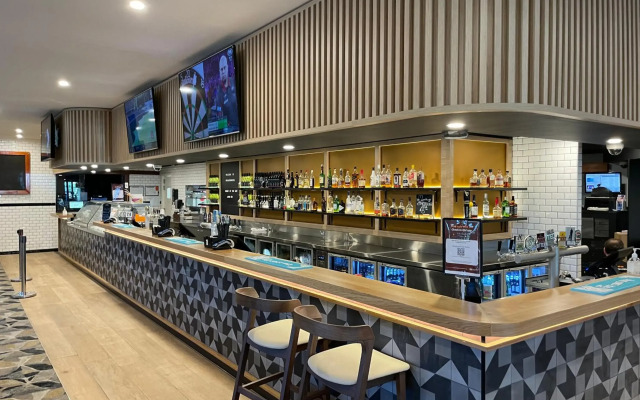 Meadowbrook Hotel