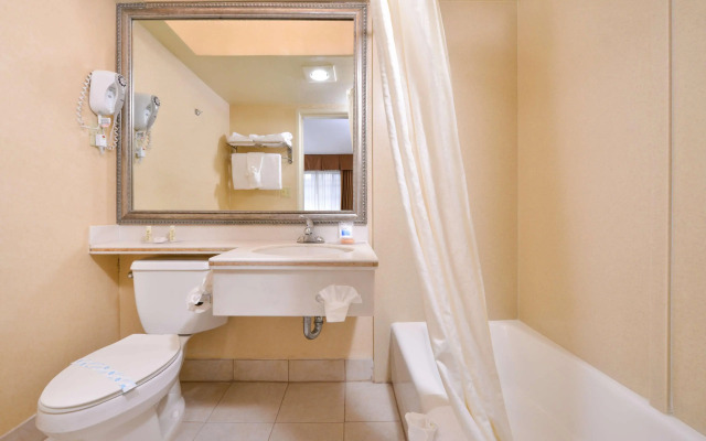 Best Western Hollywood Plaza Inn Hotel - Hollywood Walk of Fame LA