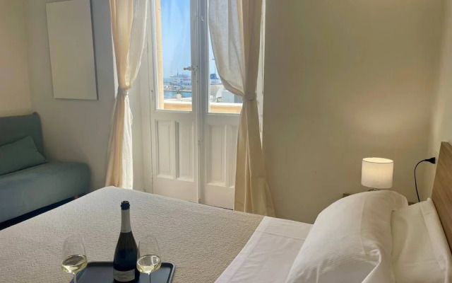 Onlyrooms V - Central & Train Station