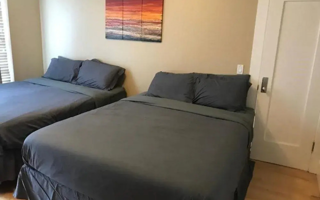 Classic Hollywood Studio Apartment