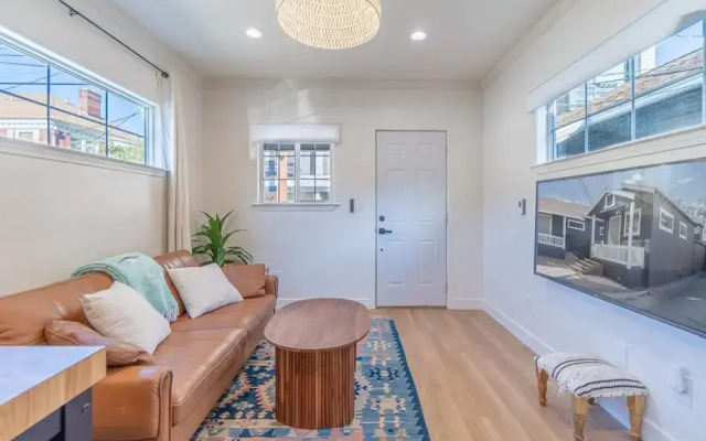 Modern 1-br Apartment Close to Downtown Vibes