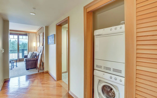 Pet-friendly Cle Elum Condo - Hike, Ski & Relax!