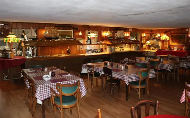 Colonial inn