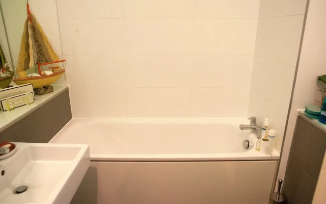 2 Bedroom Apartment Near Airport