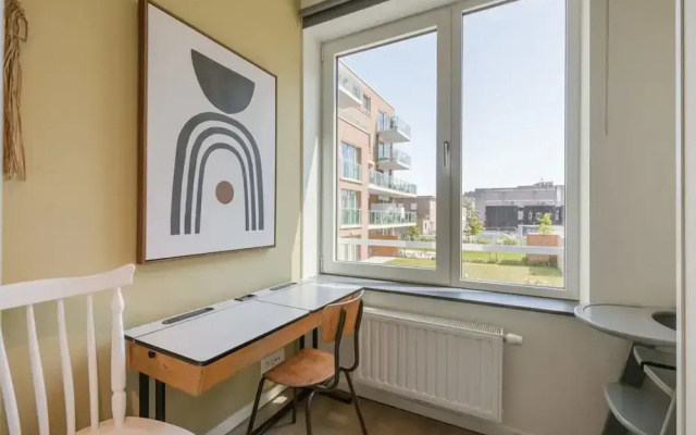 A Luminous Apartment Near the Marina