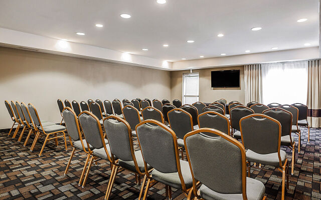 Comfort Suites Independence - Kansas City