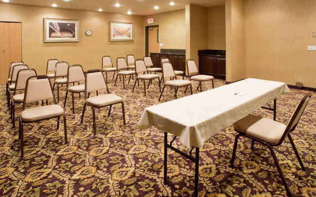 Holiday Inn Express Hotel & Suites Roseville-Galleria Area by IHG