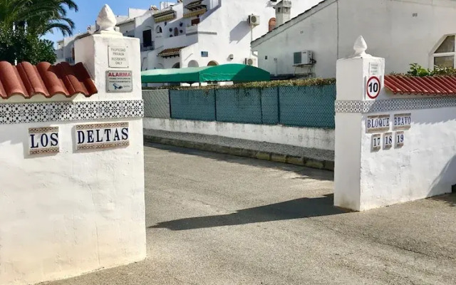 Lovely 2-Bed Apartment in Pueblo Bravo, Quesada