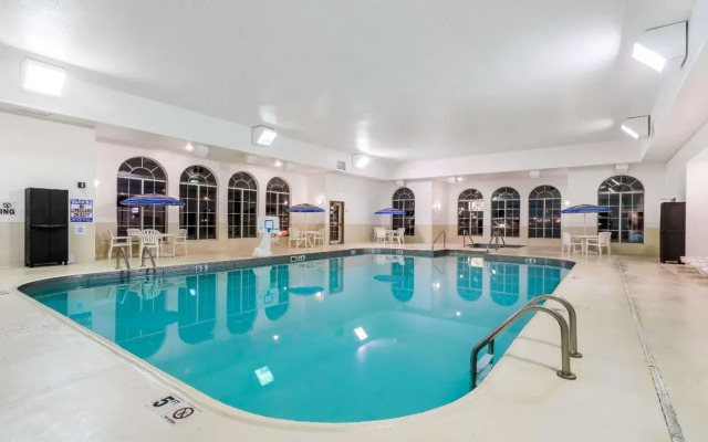 Travelodge & Suites by Wyndham Fargo/Moorhead