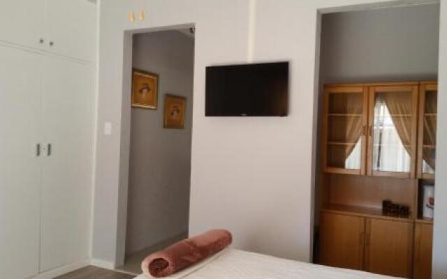 Little Acorn Guest House