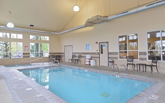 Comfort Inn & Suites McMinnville Wine Country