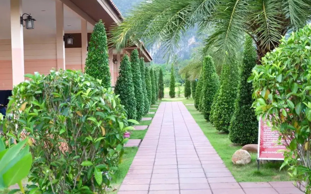 Naris Phuview Resort