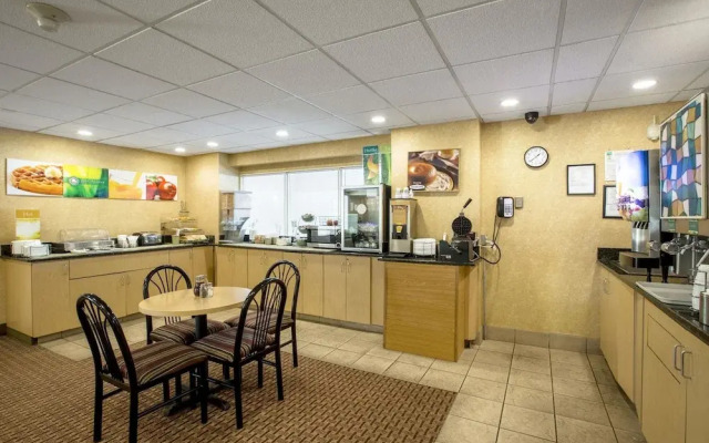 Quality Inn & Suites Metro