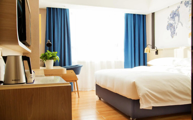 Kyriad Hotel (Guangzhou North Railway Station Metro Station)