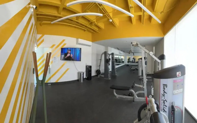 Best Apt Luxury Modern New 2BR Gym Pool 3mins SPGG
