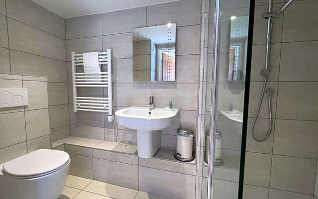 The Queen Matilda Country Inn & Rooms