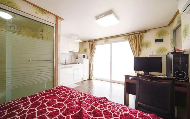 Ganghwa Badatgashimteo Pension