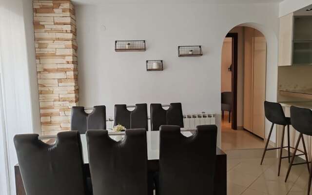 Apartments and Room Danijel