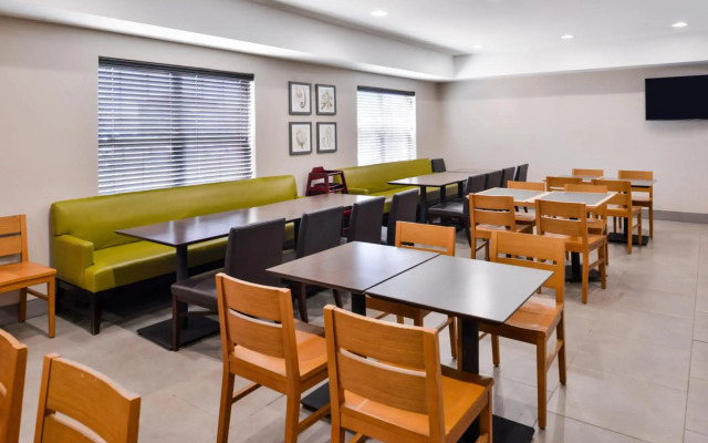 Country Inn & Suites by Radisson, Tinley Park, IL