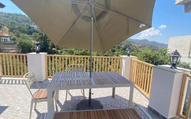 Aprosmeno Jacuzzi House 4
