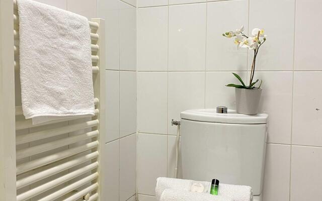 1607 - Wonderful apartment with terrace on garden