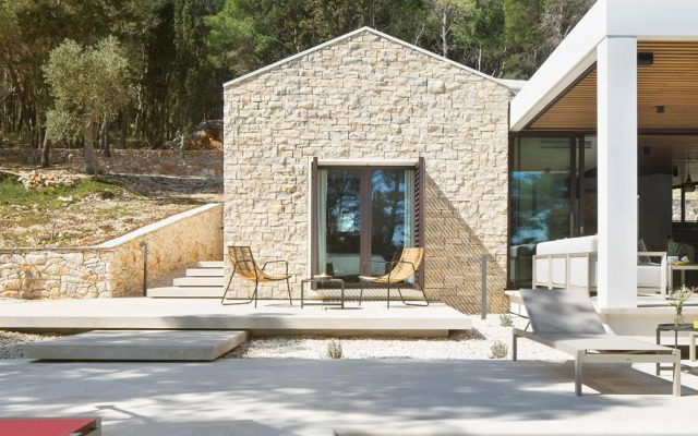 Vale Residence - exclusive & private property by the sea