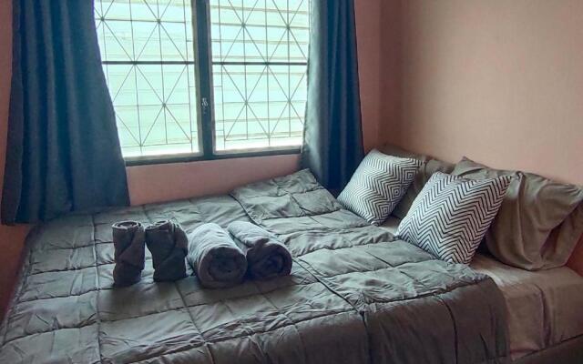 Baan Mee Suk Ayutthaya - Hostel