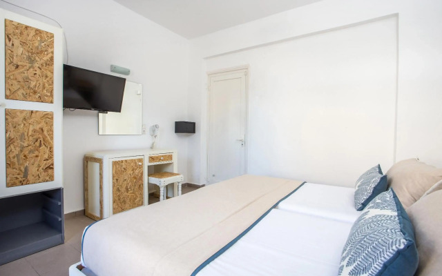 Tinas Plus Hotel