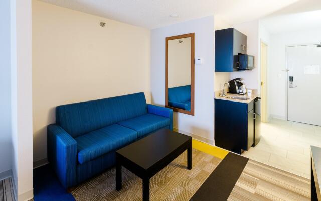 Holiday Inn Express & Suites Shelbyville by IHG