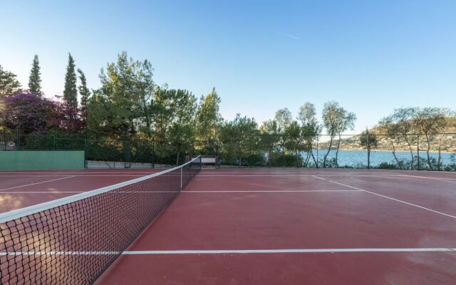 Luxurious Villa Philoxenia