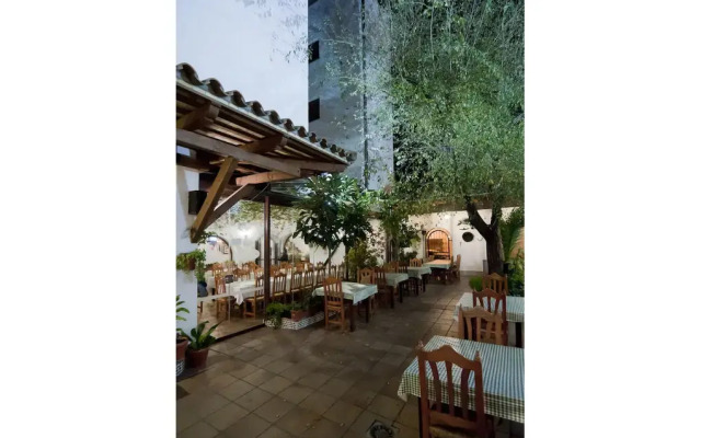 Hotel Restaurante Blanco y Verde