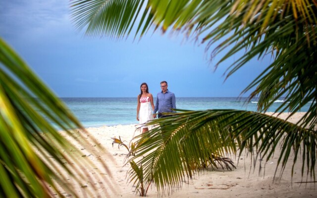 Omadhoo Inn