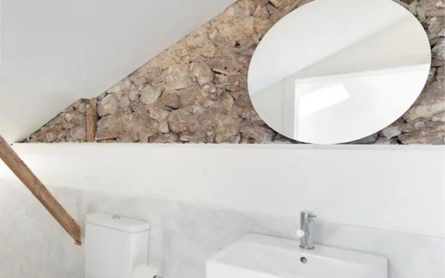 Room Lusíadas with private bathroom