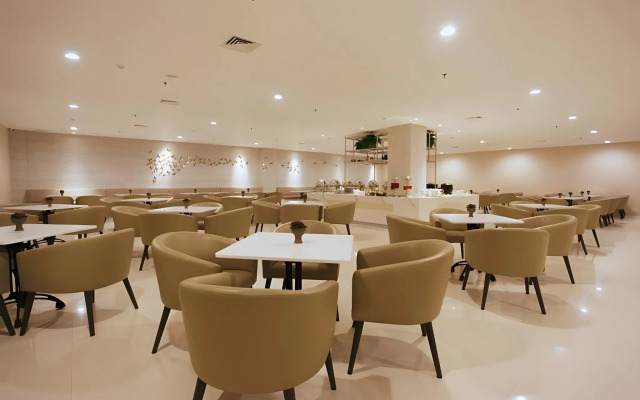 Grand Whiz Megamas Manado