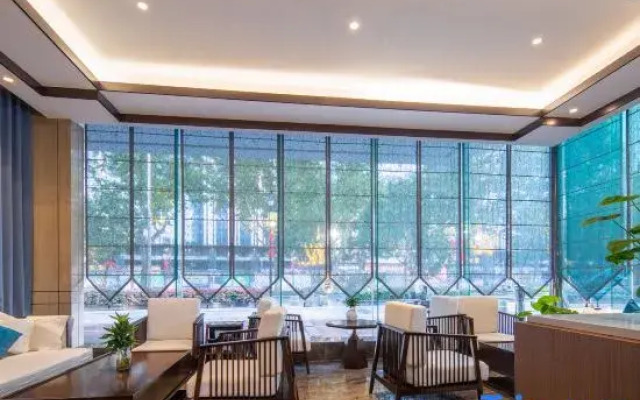 Rezen Hotel