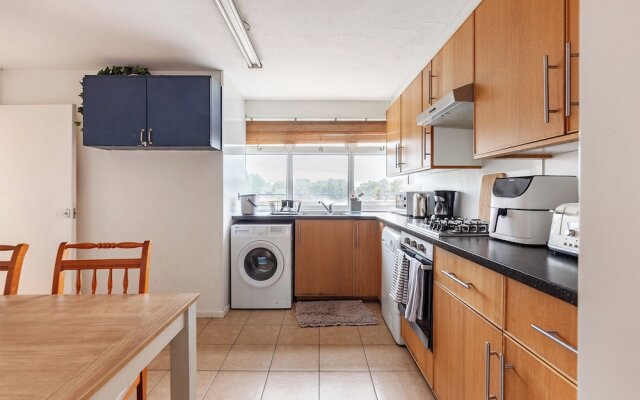Spacious Home by Lee Valley Rafting Waltham Cross