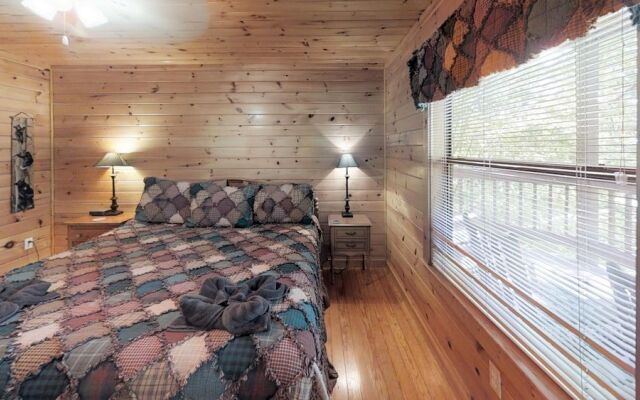 Bearly Visible - 2 Br Cabin
