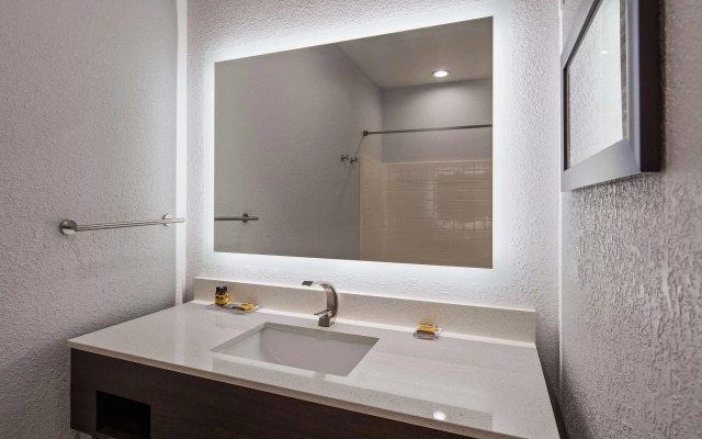 Best Western Plus Appleton Airport/Mall Hotel