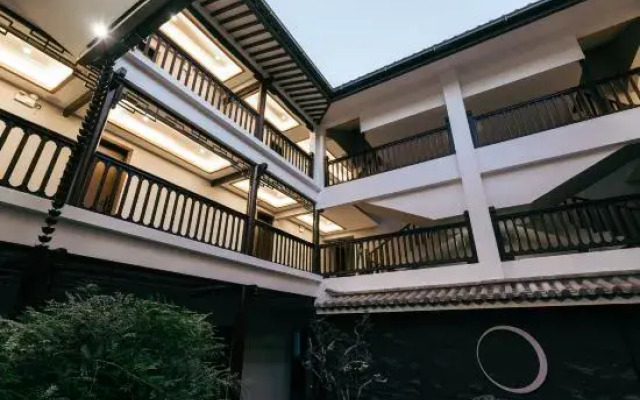 Chuxiong Fanyin Xishe (Yiren Ancient Town Scenic Area Store)