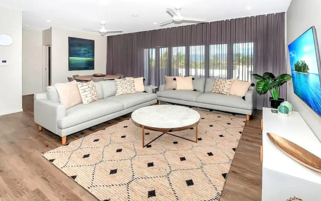 Cairns North 4-bed With Outdoor Dining & Pool