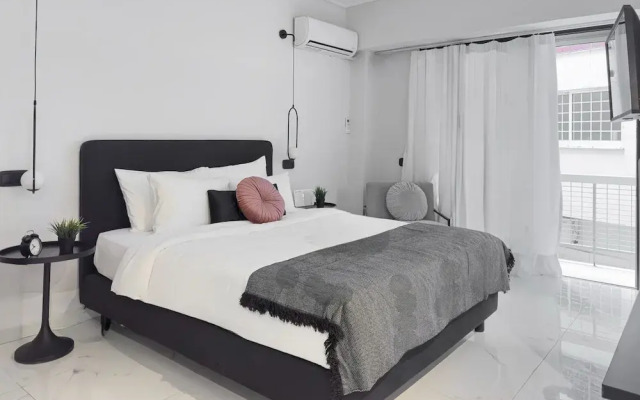 Phaedrus Living: Lykavitos Heights Studio