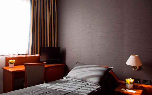 Hotel Zone - Image 6