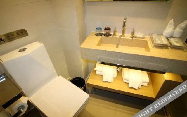 Hemei Hotel (Yantai Mountain Binhai Square)