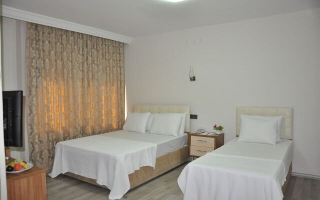 Hotel Yaşat (**)
